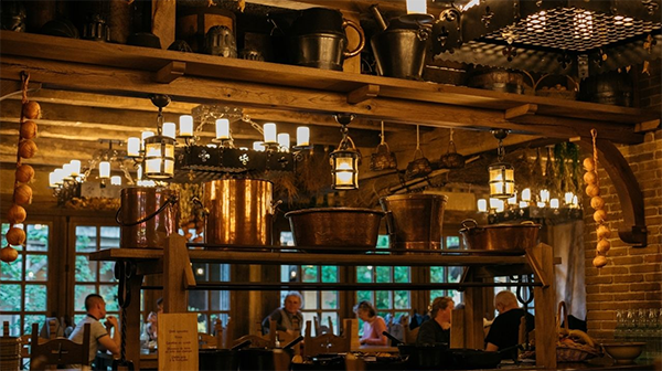 Puy Du Fou Studio SA Taverne Picture 00002