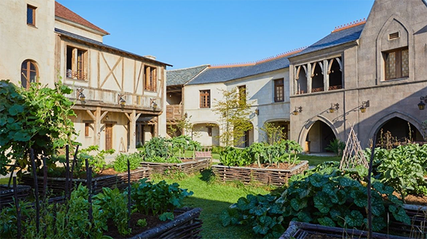 Puy Du Fou Studio SA Village Médivial Picture 00003