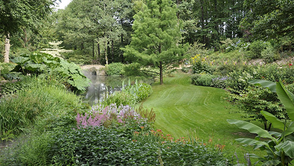 Puy Du Fou Studio SA Flower gardens Picture 12