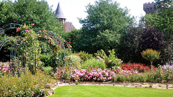 Puy Du Fou Studio SA Flower gardens Picture 15
