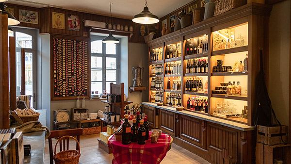 Puy Du Fou Studio SA Belle Epoque Shops Picture 11
