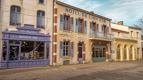 Puy Du Fou Studio SA Belle Epoque Shops Picture 15