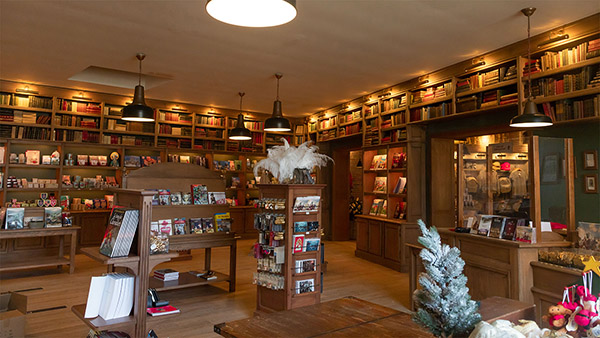 Puy Du Fou Studio SA Belle Epoque Shops Picture 16
