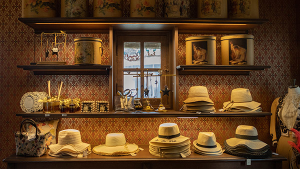 Puy Du Fou Studio SA Belle Epoque Shops Picture 18
