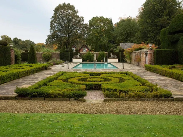 Tatton Film Studios SA Peover Hall Gardens Picture 4
