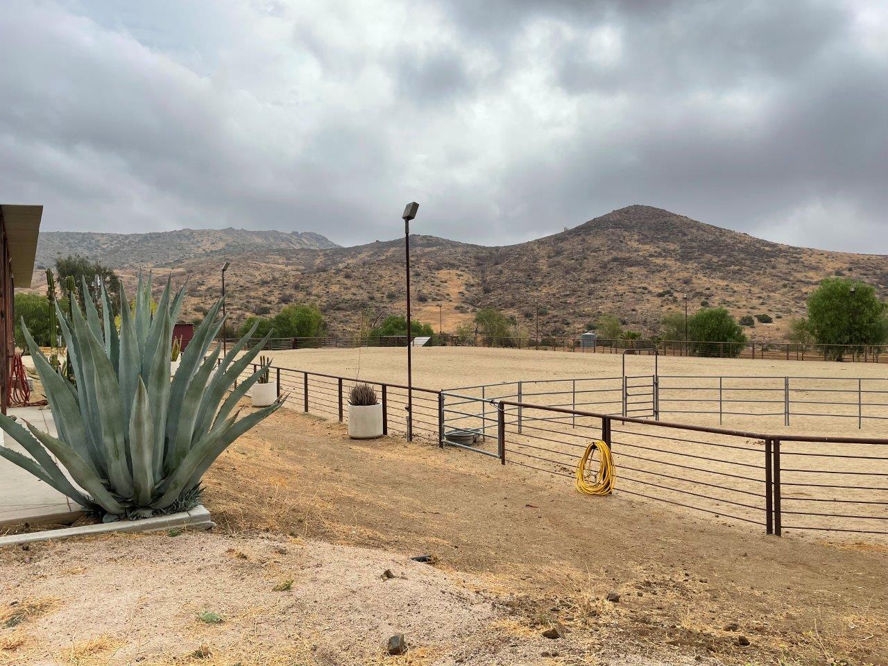 6 Guns Film Location SA Horse Barn Picture 17