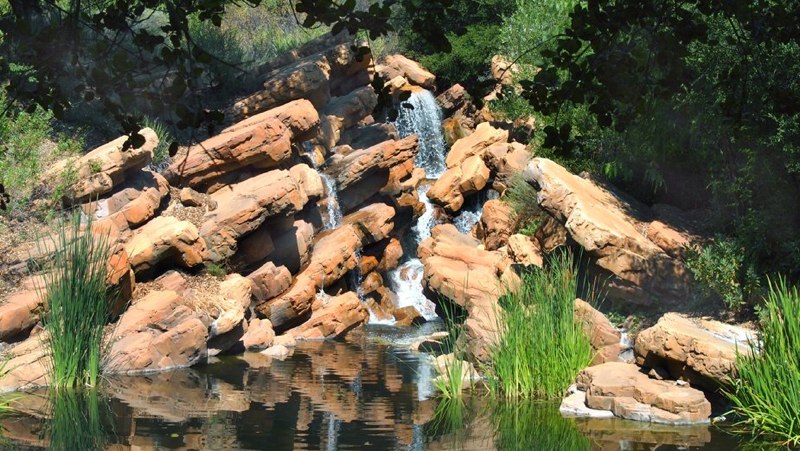 Rancho Deluxe SA Lake, Pond & Waterfalls Picture 2
