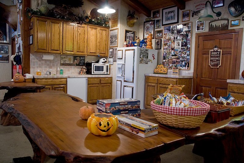 Rancho Deluxe SA Man Cave Game Room Picture 3