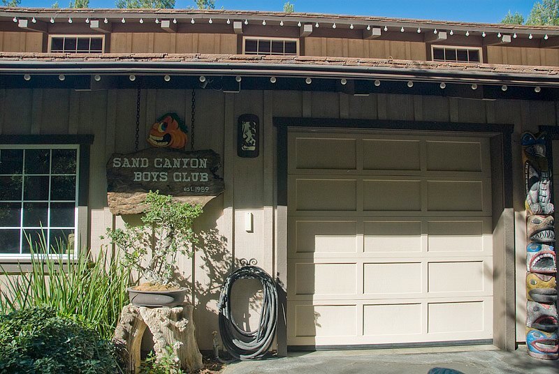 Rancho Deluxe SA Man Cave Game Room Picture 8