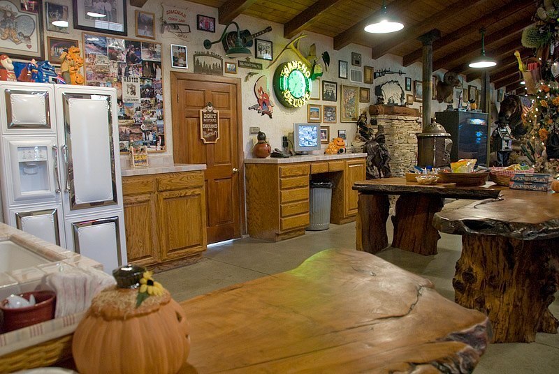 Rancho Deluxe SA Man Cave Game Room Picture 12
