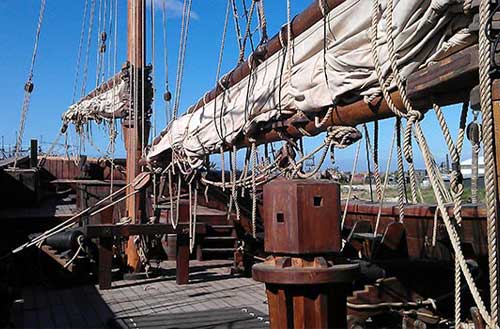 Cape Town Film Studios SA Large Mobile Ship on Deep-Sea Platform Picture 003